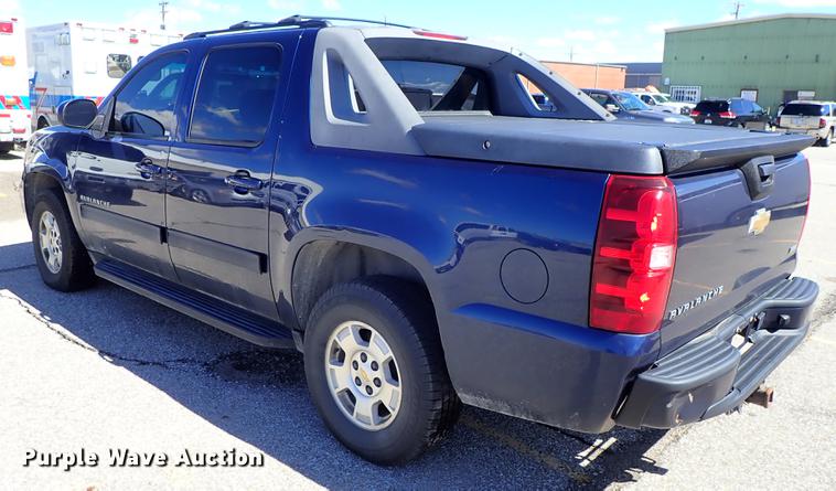 image for item DF8784 2011 Chevrolet Avalanche pickup truck
