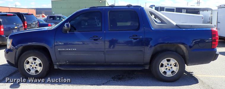 image for item DF8784 2011 Chevrolet Avalanche pickup truck