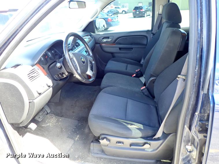 image for item DF8784 2011 Chevrolet Avalanche pickup truck