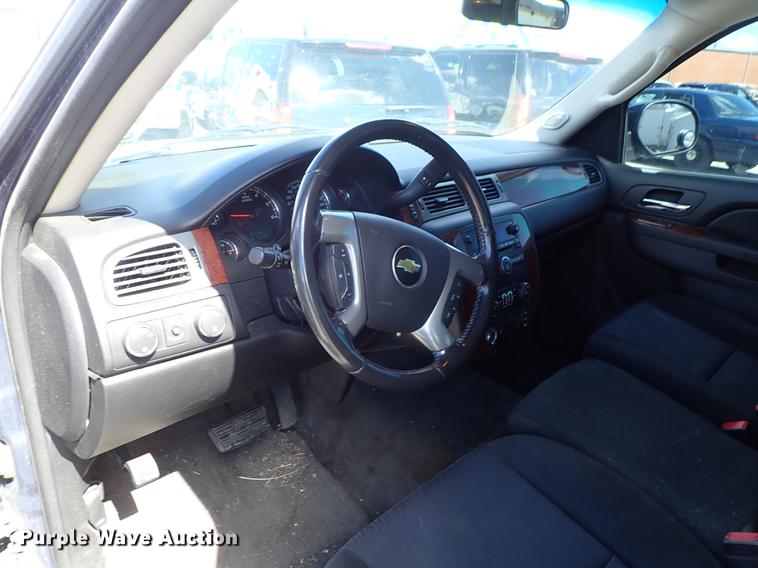 image for item DF8784 2011 Chevrolet Avalanche pickup truck