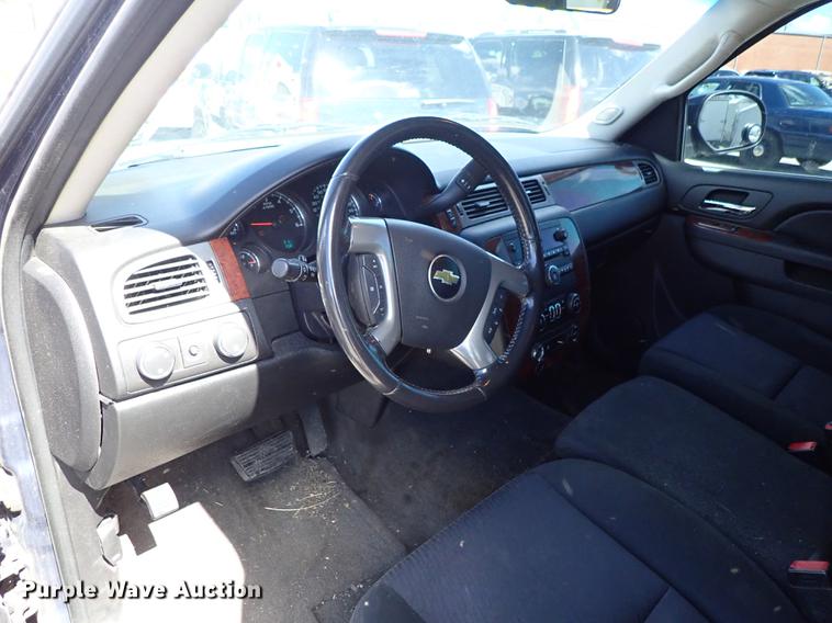 image for item DF8784 2011 Chevrolet Avalanche pickup truck