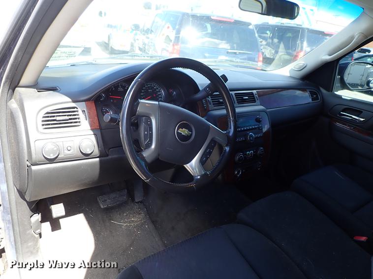 image for item DF8784 2011 Chevrolet Avalanche pickup truck