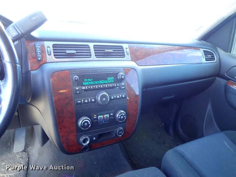 image for item DF8784 2011 Chevrolet Avalanche pickup truck