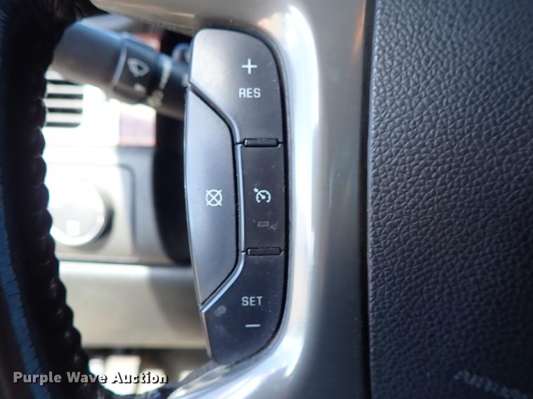 image for item DF8784 2011 Chevrolet Avalanche pickup truck