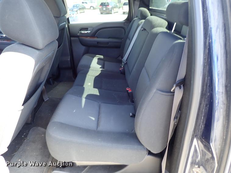 image for item DF8784 2011 Chevrolet Avalanche pickup truck