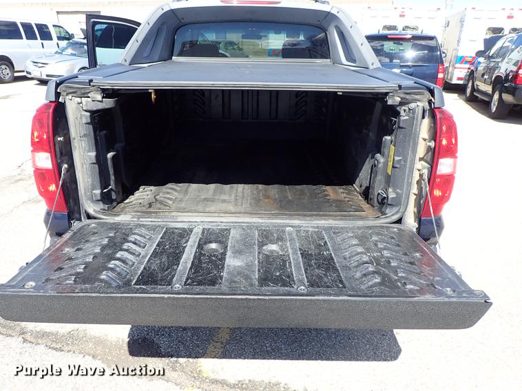 image for item DF8784 2011 Chevrolet Avalanche pickup truck