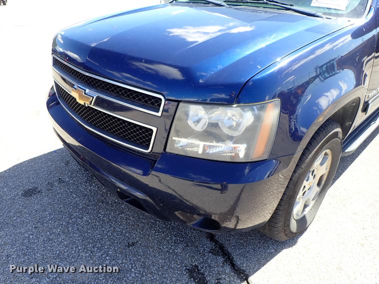 image for item DF8784 2011 Chevrolet Avalanche pickup truck