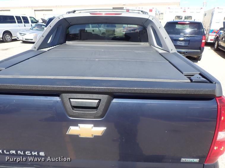image for item DF8784 2011 Chevrolet Avalanche pickup truck