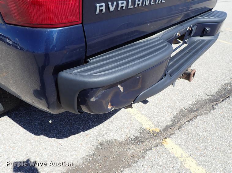 image for item DF8784 2011 Chevrolet Avalanche pickup truck