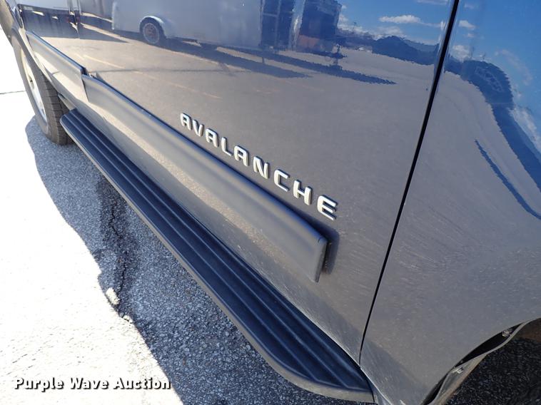 image for item DF8784 2011 Chevrolet Avalanche pickup truck