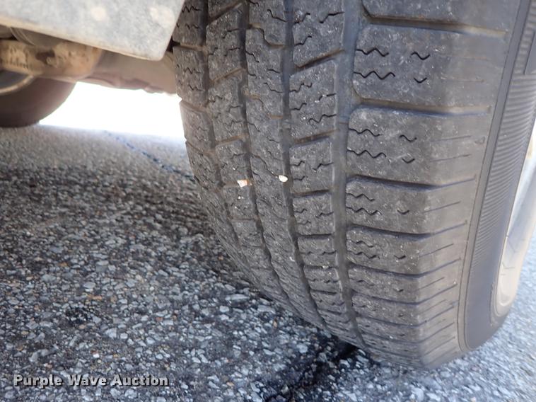 image for item DF8784 2011 Chevrolet Avalanche pickup truck