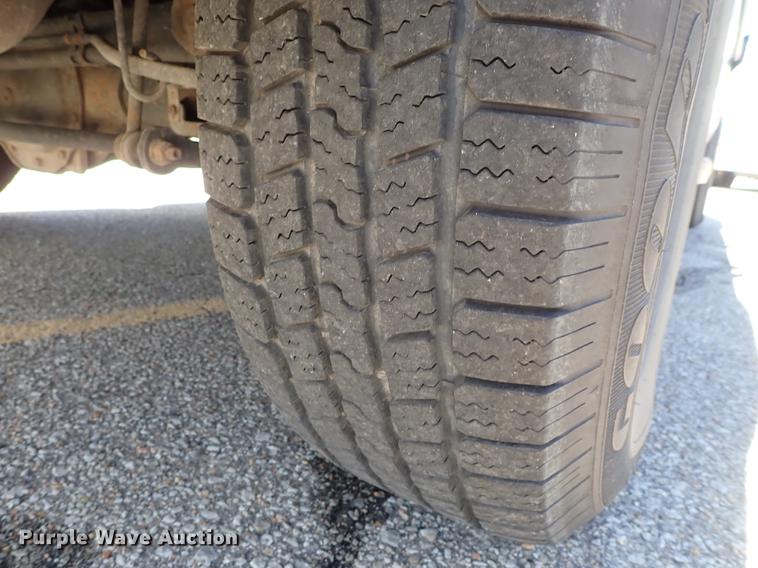 image for item DF8784 2011 Chevrolet Avalanche pickup truck