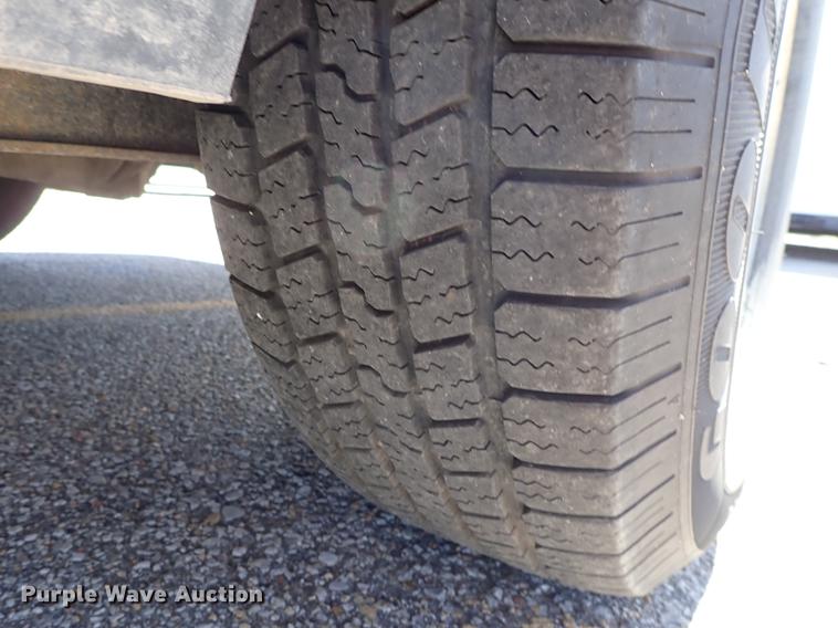 image for item DF8784 2011 Chevrolet Avalanche pickup truck