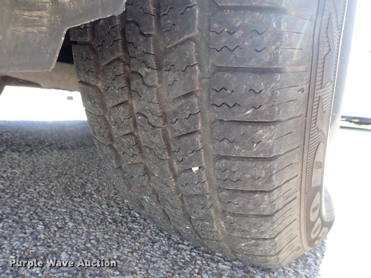 image for item DF8784 2011 Chevrolet Avalanche pickup truck