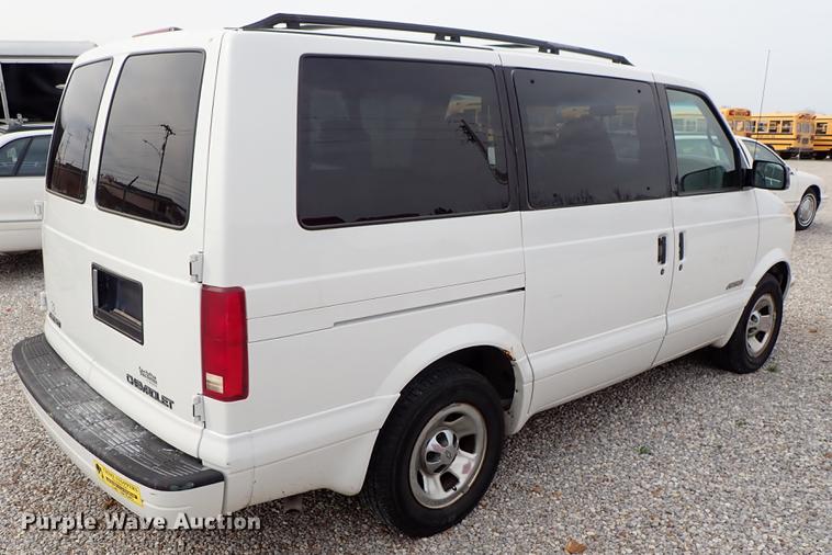image for item DF8872 2001 Chevrolet Astro van