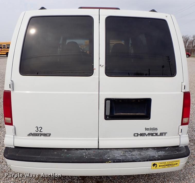 image for item DF8872 2001 Chevrolet Astro van