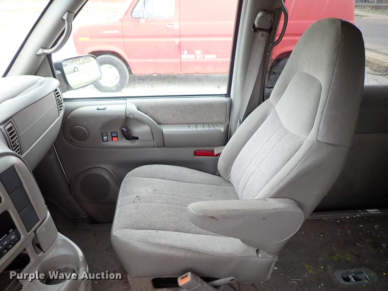 image for item DF8872 2001 Chevrolet Astro van