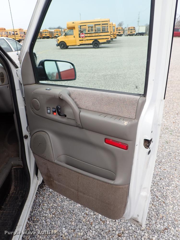 image for item DF8872 2001 Chevrolet Astro van