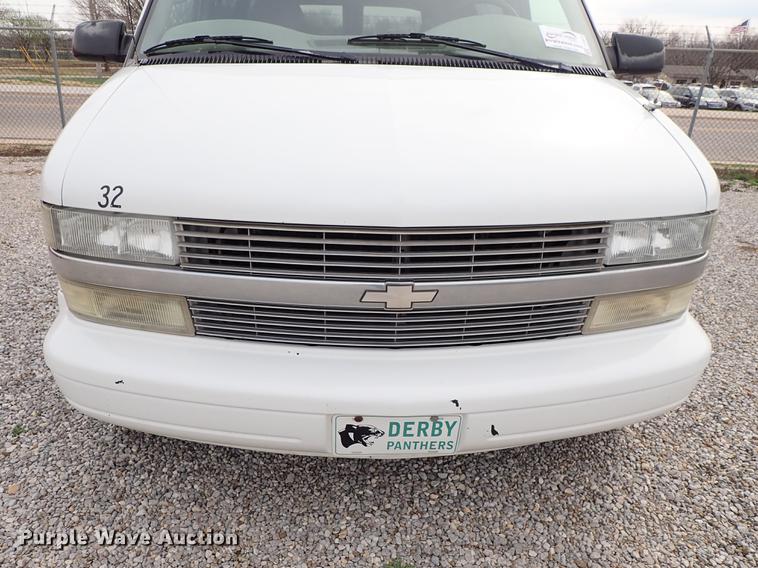 image for item DF8872 2001 Chevrolet Astro van