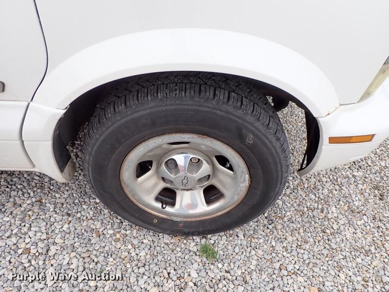 image for item DF8872 2001 Chevrolet Astro van