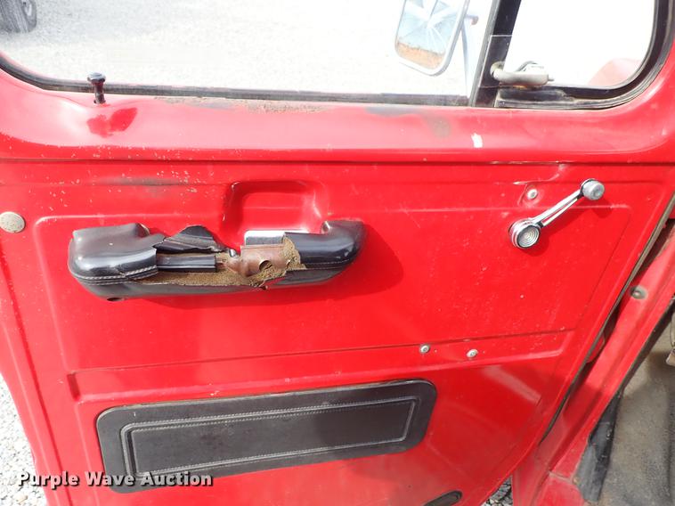 image for item DF8873 1983 Ford Econoline E150 van