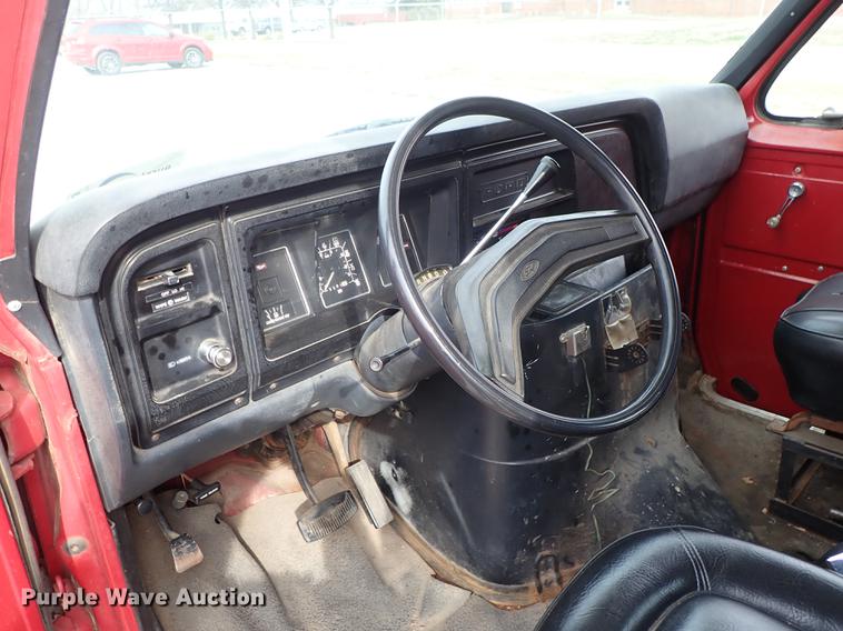 image for item DF8873 1983 Ford Econoline E150 van