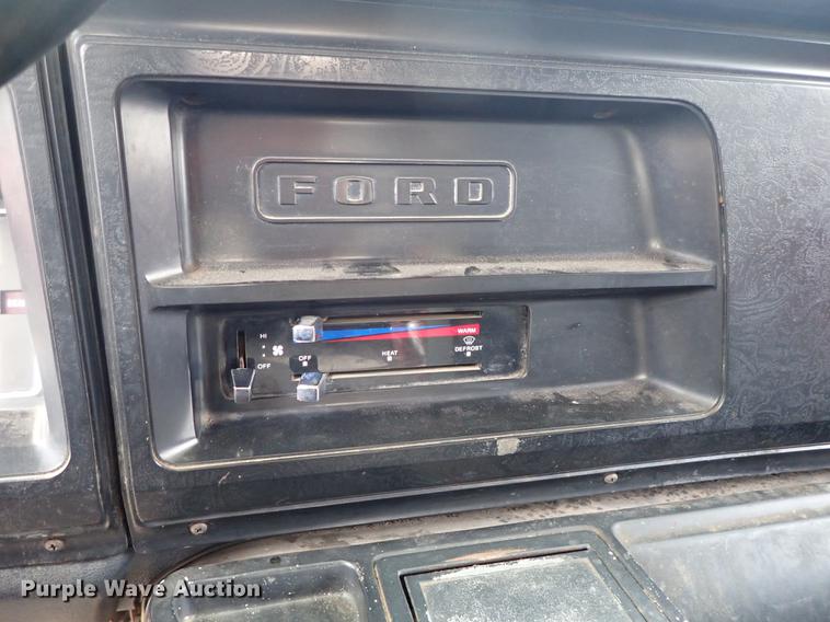 image for item DF8873 1983 Ford Econoline E150 van
