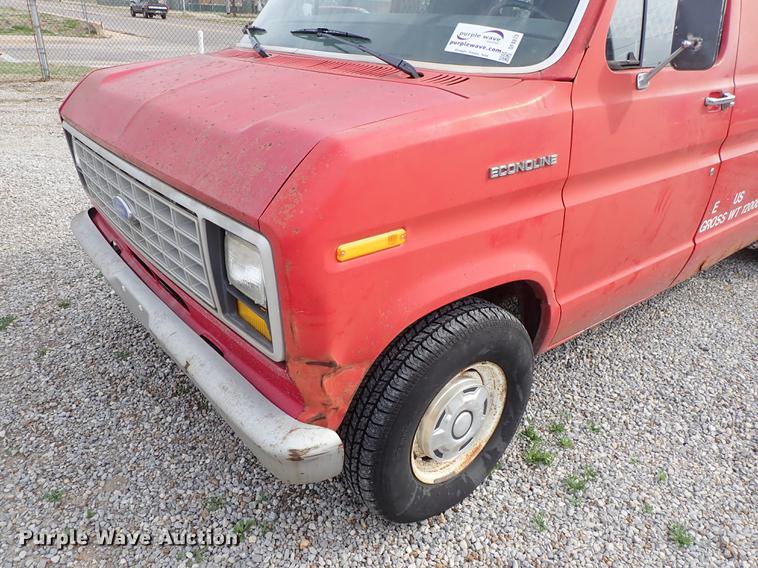 image for item DF8873 1983 Ford Econoline E150 van