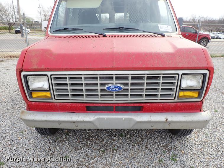 image for item DF8873 1983 Ford Econoline E150 van