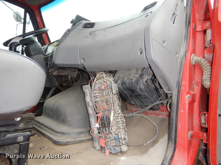 image for item DG0948 2000 Sterling LT7500 dump truck