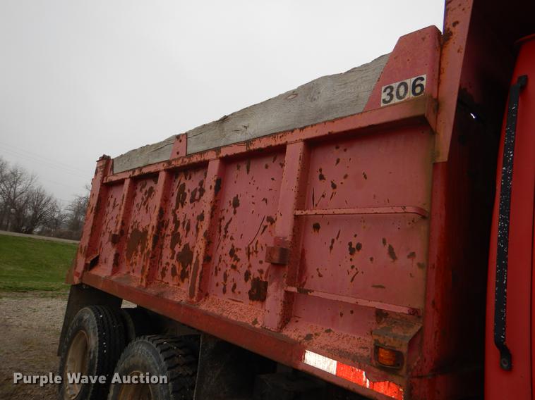 image for item DG0948 2000 Sterling LT7500 dump truck