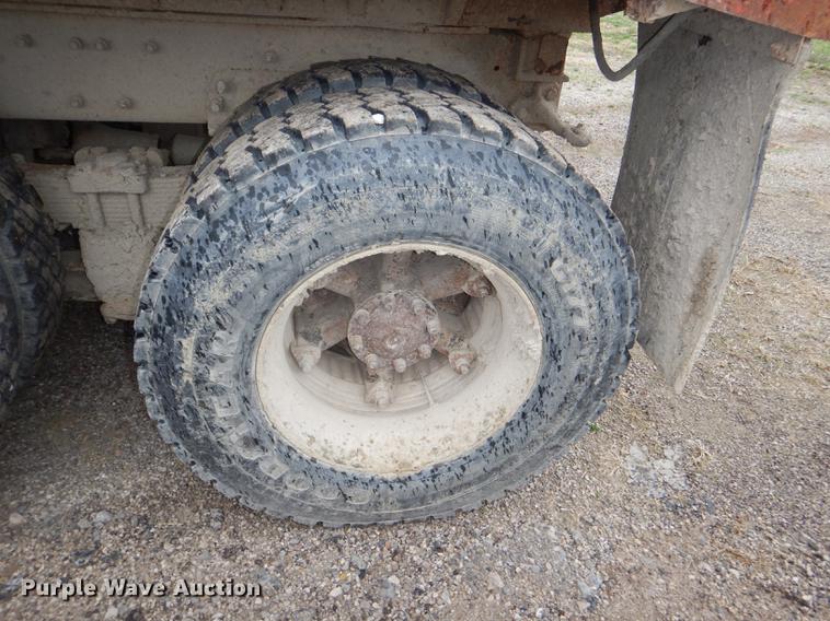 image for item DG0948 2000 Sterling LT7500 dump truck