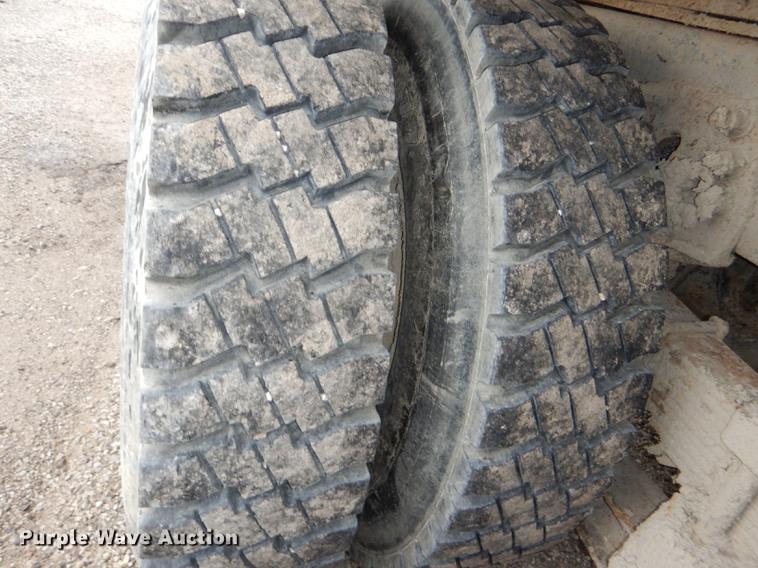 image for item DG0948 2000 Sterling LT7500 dump truck