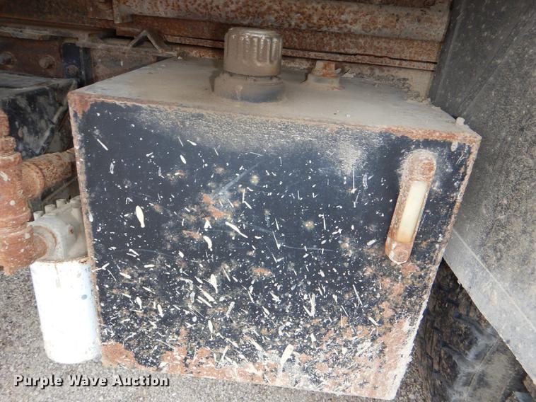 image for item DG0948 2000 Sterling LT7500 dump truck