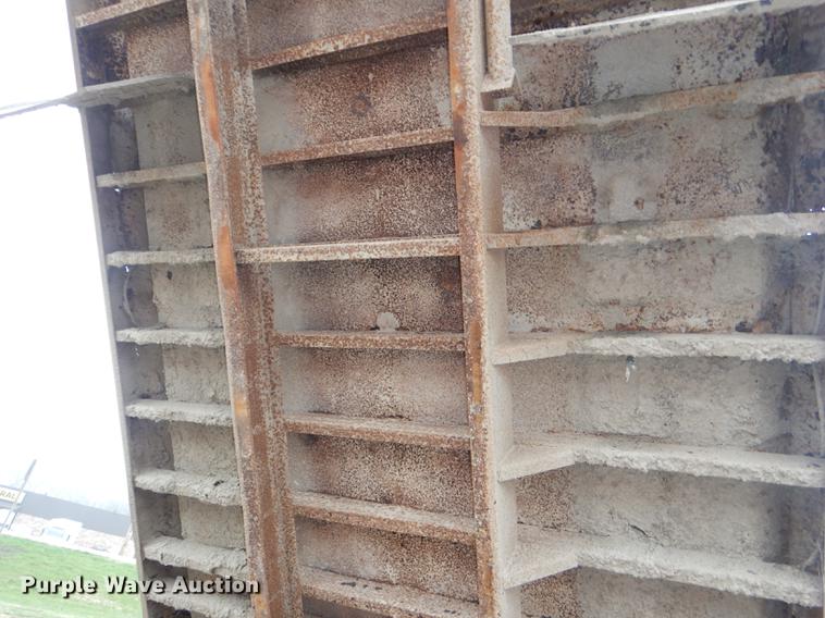 image for item DG0948 2000 Sterling LT7500 dump truck