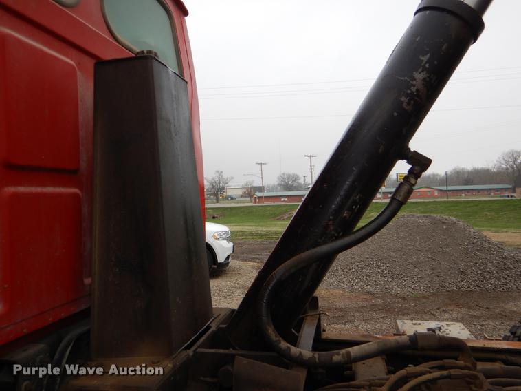 image for item DG0948 2000 Sterling LT7500 dump truck