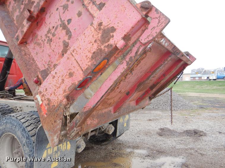 image for item DG0948 2000 Sterling LT7500 dump truck