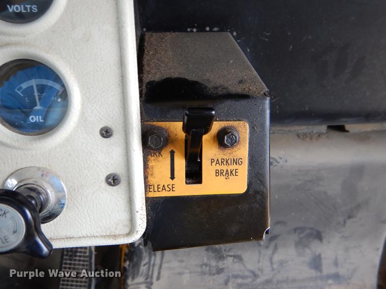 image for item DG0957 1998 Ford B800 school bus