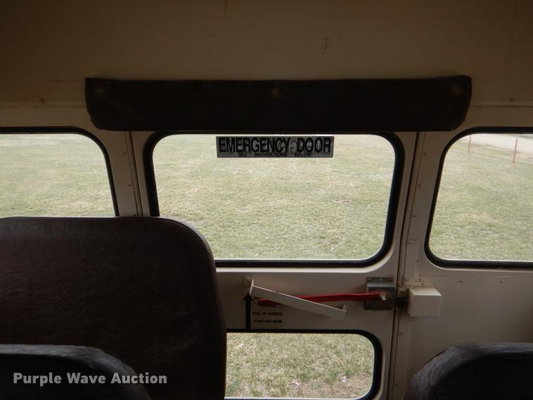 image for item DG0957 1998 Ford B800 school bus