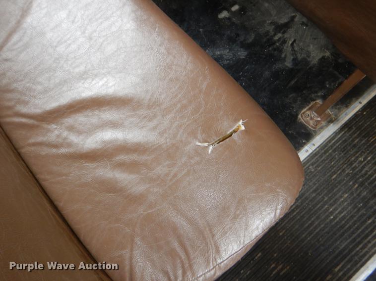 image for item DG0957 1998 Ford B800 school bus