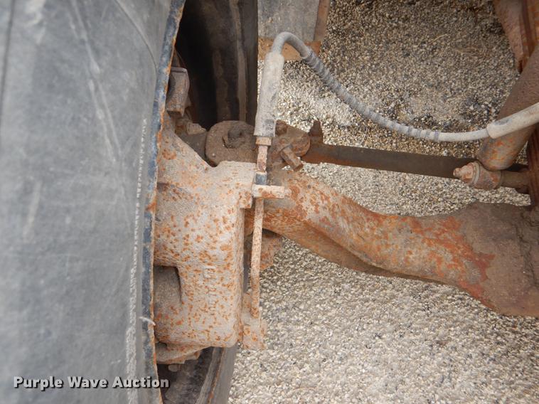 image for item DG0957 1998 Ford B800 school bus