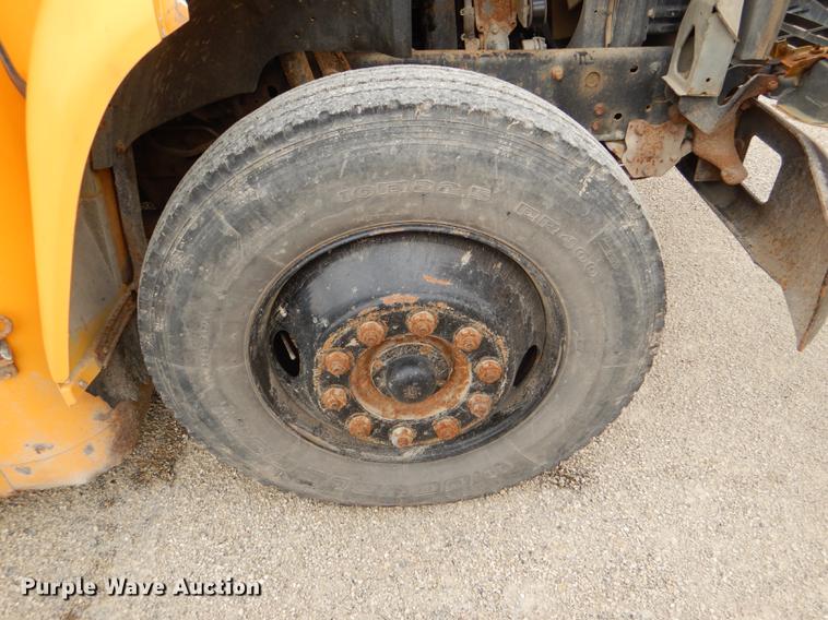 image for item DG0957 1998 Ford B800 school bus