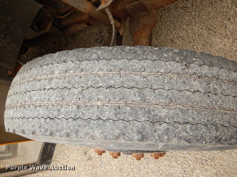 image for item DG0957 1998 Ford B800 school bus