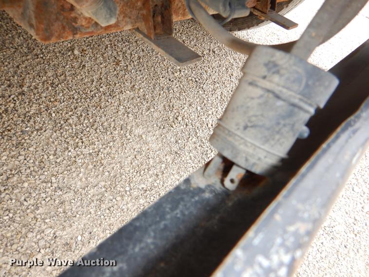 image for item DG0957 1998 Ford B800 school bus