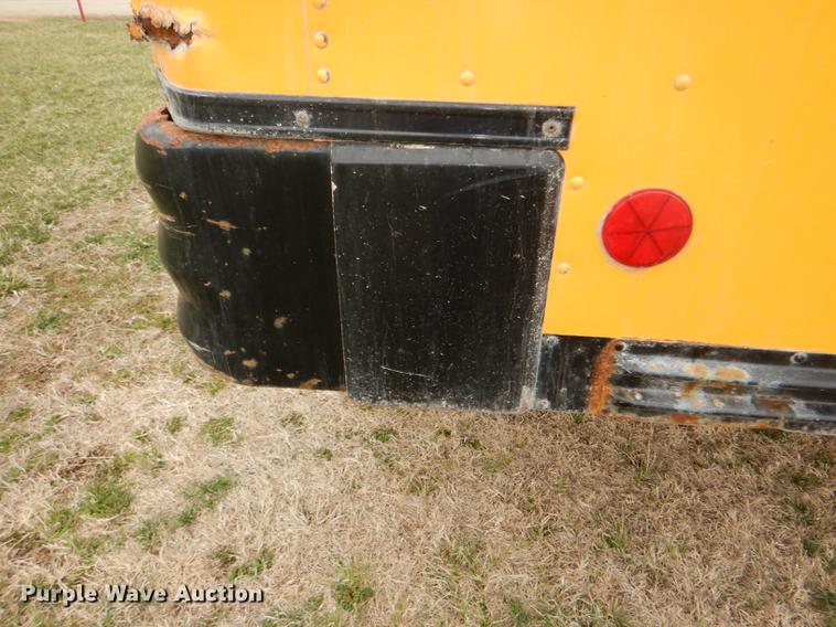 image for item DG0957 1998 Ford B800 school bus