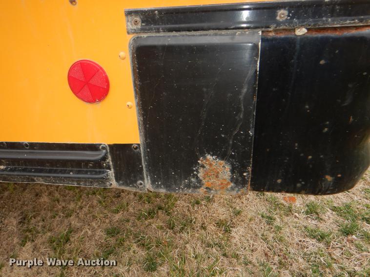 image for item DG0957 1998 Ford B800 school bus