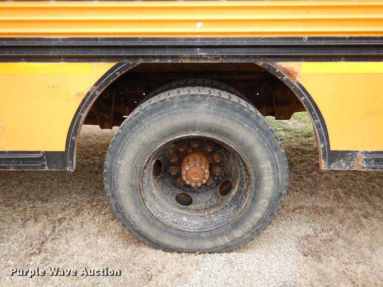 image for item DG0957 1998 Ford B800 school bus