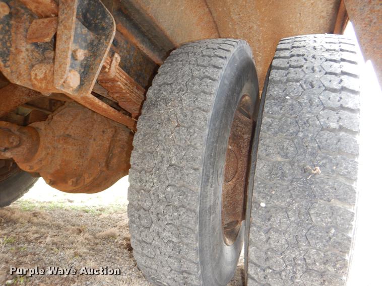 image for item DG0957 1998 Ford B800 school bus