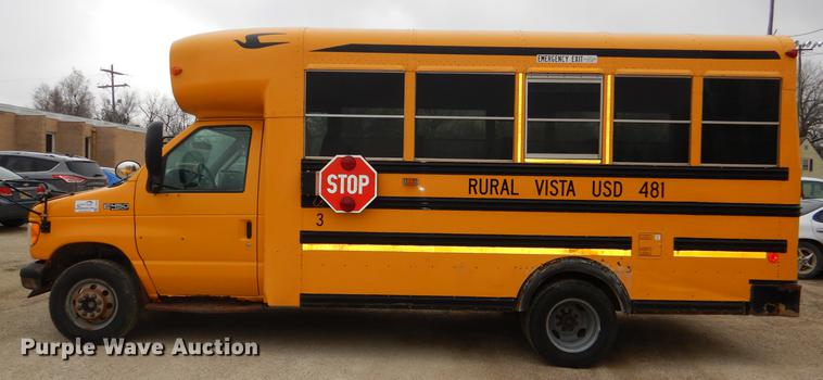 image for item DG0958 2001 Ford Econoline E450 Super Duty school bus