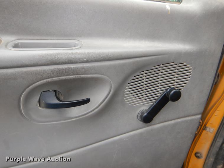 image for item DG0958 2001 Ford Econoline E450 Super Duty school bus